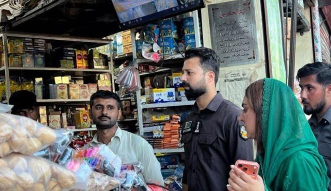 Gujar Khan: Assistant Commissioner Dr Syeda Zainab Hussain Inspects Mandra Main Bazaar,