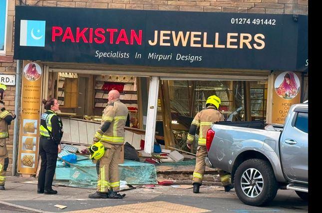 London: Terrifying Ram Raid at Bradford Jewellers as 4×4 Smashes Through Shop